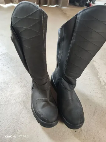 Botas de Couro Preto