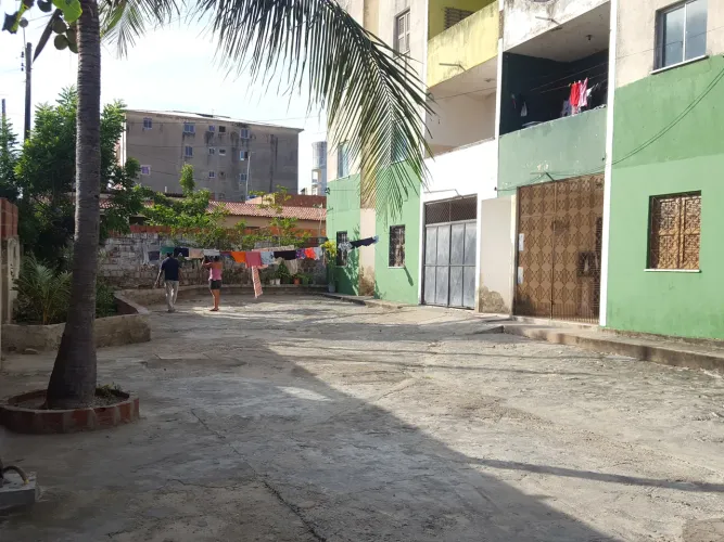 ALUGA-SE APARTAMENTO DE 03 QUARTOS NA PRAINHA EM AQUIRAZ