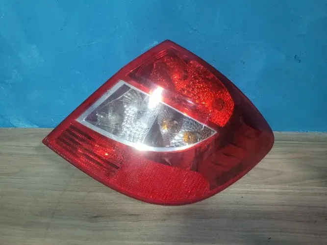 Lanterna Direita Renault Symbol 2008 a 2014