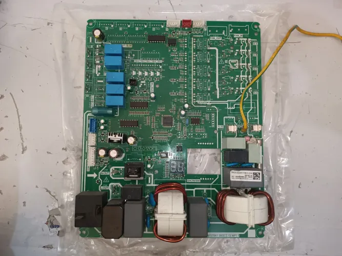 PLACA MIDEA (EU-KFR105W/BP3T5N1-350S.D.13.WP1-1) - VRF e Inverter Split.