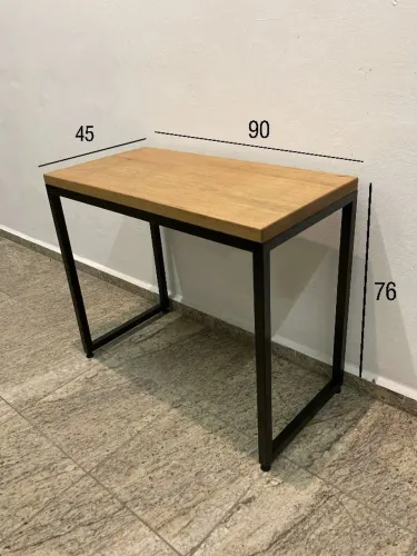Mesa para estudos estilo industrial