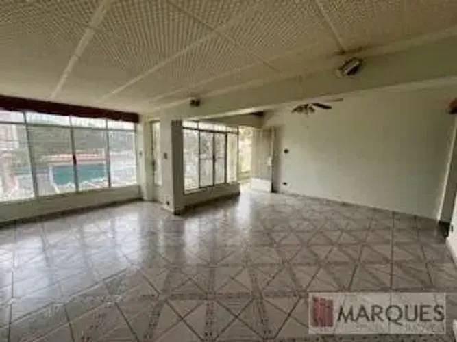 Casa à Venda em Jardim Maia, Guarulhos - 243m² por R$1.200.000