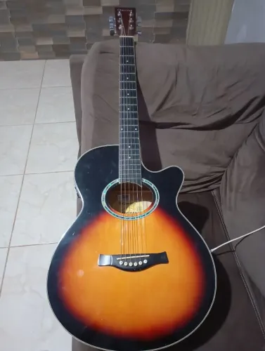 Violão Giannini elétrico com afinador digital