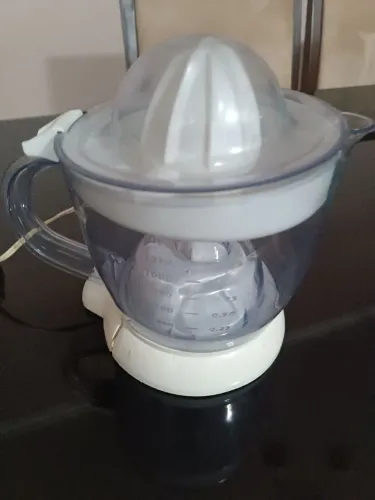 Espremedor de laranja Britânia, acionamento automático