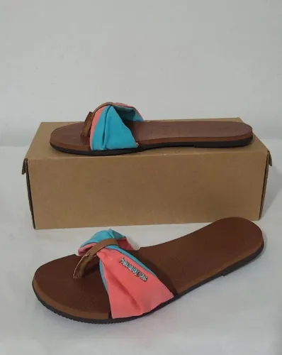 Sandália Havaianas feminina Marrom e Preta Nº 37/38, bonita, original, confortável, macia.