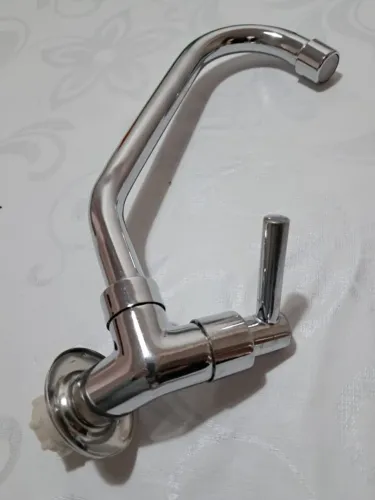Torneira 1/4 de Vilta de Cozinha Parede Base Metal Bica Móvel Arejador