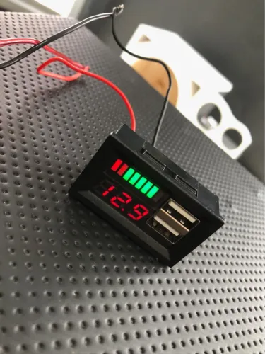 Medidor de Voltagem 12.9V com Duas Portas USB