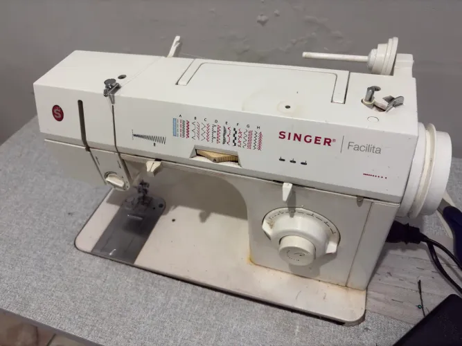 Máquina de Costura Singer Facilita