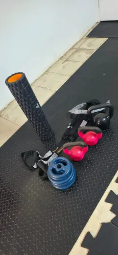 Kit Kettlebell (2 de 4kg e 1 de 10kg) + TRX Vollo + Rolo de Liberação Miofascial Vollo 