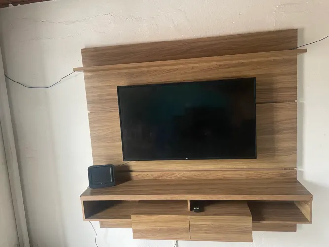 Tv Smart 49? + painel de madeira (ambos excelente estado) 