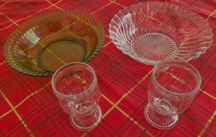 4 peças..2 tigelas média 2 taças