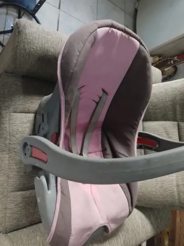 Cadeirinha de Bebê Rosa e Cinza até 13 kilos