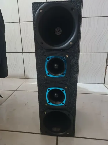 Caixa de som cornetas e tuíter 