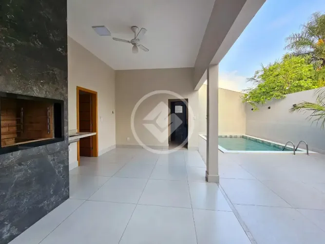 Excelente Casa no Praiero com piscina e energia solar codigo: 158842