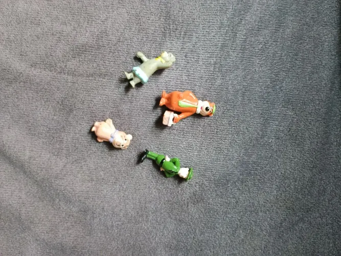 Miniaturas de Personagens de Desenhos Kinder ovo