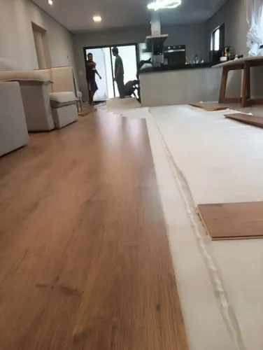 Piso Vinilico e laminado instalado