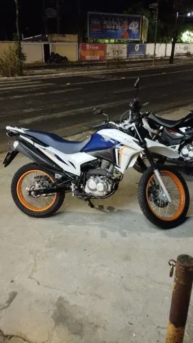 Vende se moto Bros 2024 muito nova