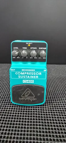Pedal Behringer Compressor Sustainer CS-400 (aceito trocas)