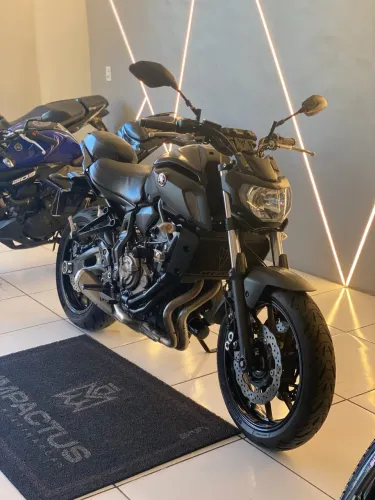 YAMAHA MT07 2023