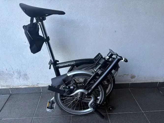 Bike dobrável Brompton M6R (rack preto de aluminio e farol original)