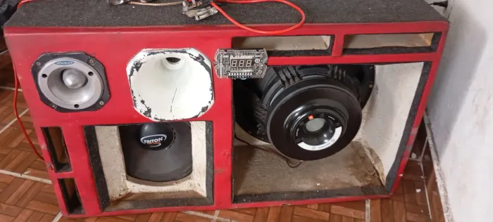 Caixa de som automotivo