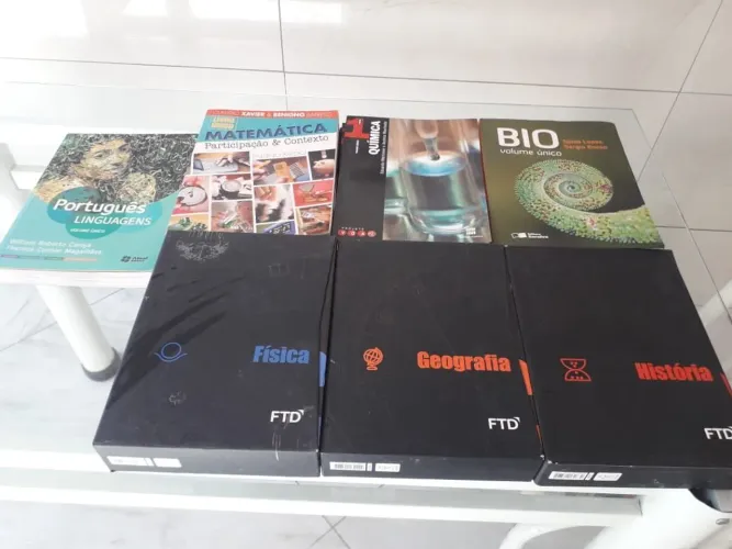 Livros Didáticos Ensino Médio completo 1 ao 3 ano.