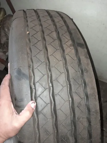 Pneu refomado carreta 295/8022 barato 