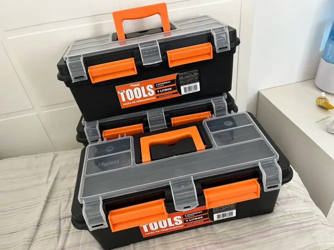 Vendo 3 caixas de ferramentas sem uso - novas por 100 reais as 3 caixas.