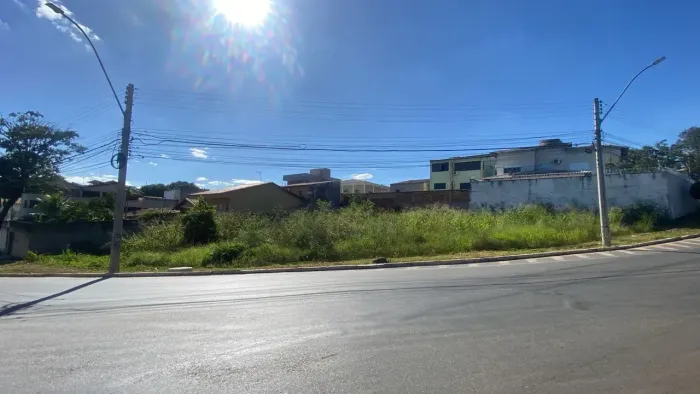 Leia a descrição: Esquina Comercial 454,00m² (Asfalto, Agua e Esgoto) Setor Gentil Meirell