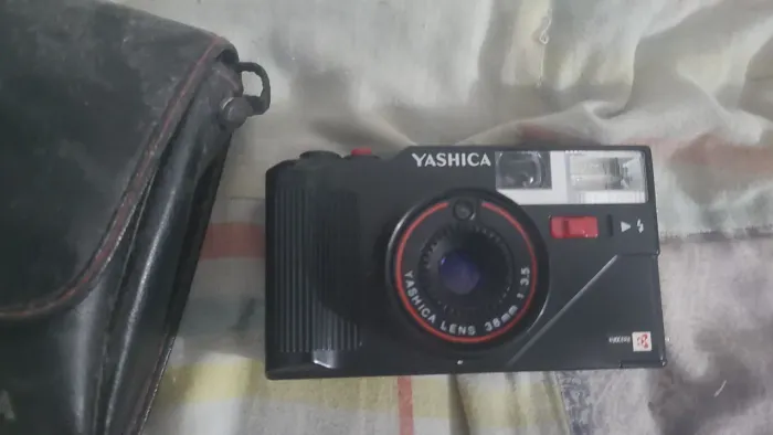 Câmera  Fotografica Yashica lens 38mm 1:3.5 zerada.