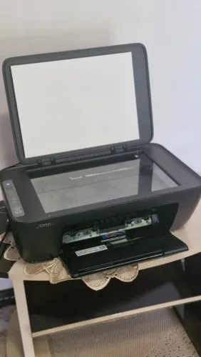 Impressora e Scanner HP DeskJet 2774 Wi-Fi Colorida - Pouco Uso