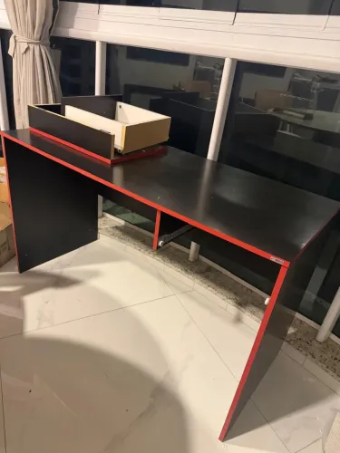 Mesa para Escritório / Computador