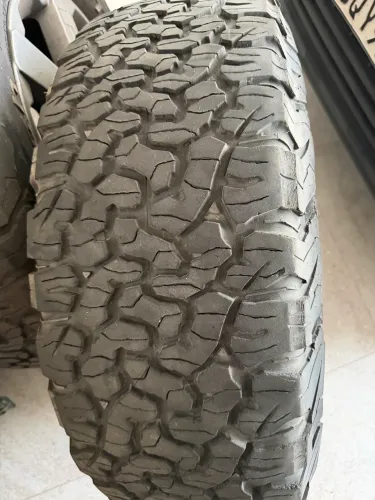 4 pneus Bf Goodrich 265/70 R17 rodas Troller Novo