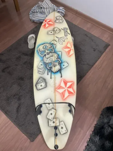 Prancha de Surf + Parafina + Capa 