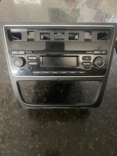 Aparelho de som rádio + moldura saveiro g6