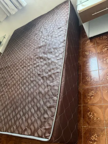 Vende-se cama (2 meses de uso)