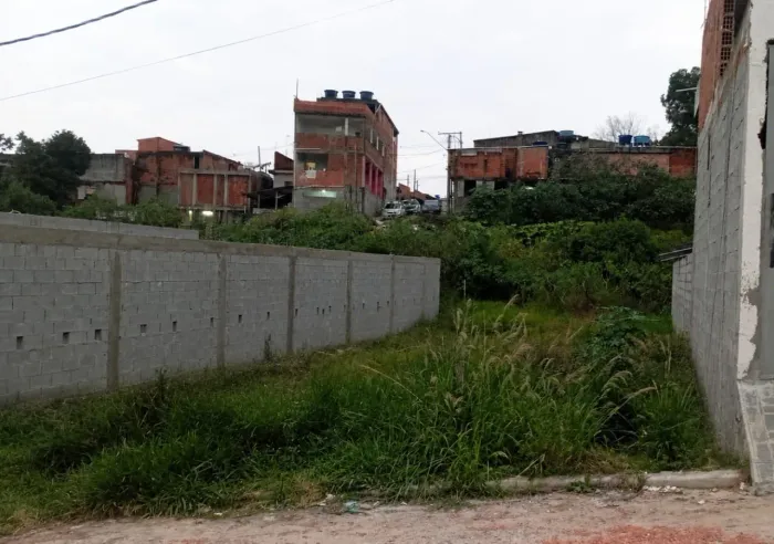Terreno á venda - Condomínio Fechado