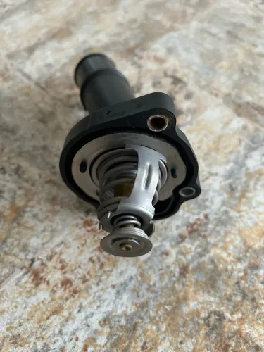 Válvula termostato Ford Focus 2.0 Duratec 