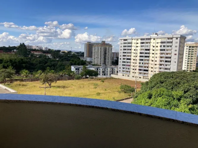 FLAT À VENDA EM CALDAS NOVAS - REFORMADO E PORTEIRA FECHADA!
