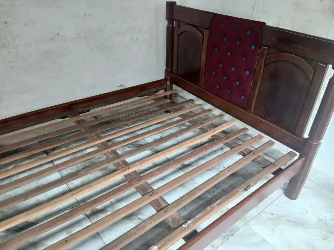 Vendo cama de casal de sucupira