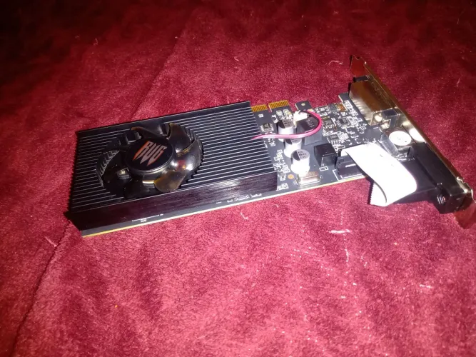 Placa de vídeo GT 705 2gb REVENGER ?