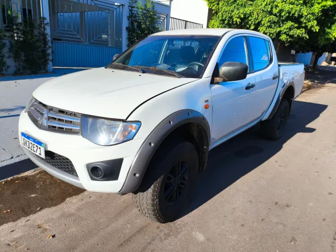Mitsubishi L200 Triton GLS 3.2 CD TB Int.diesel MEC 2015