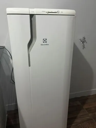 Geladeira Electrolux 240 litros 
