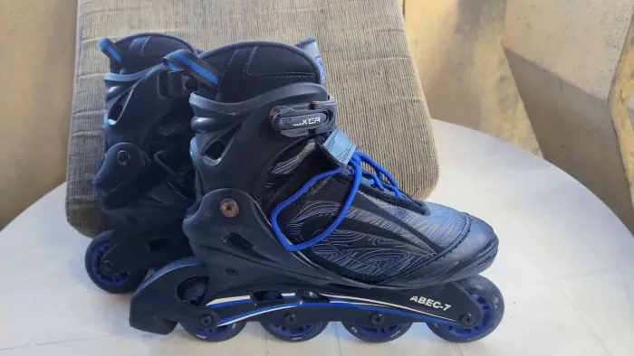 Patins oxer preto e azul em ótimo estado número 38