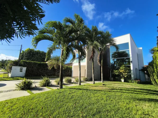 Excelente casa moderna no condomínio Aldebaran
