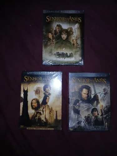 Trilogia O Senhor dos Anéis - Edição com 2 Discos por Filme e Estojo Especial - Brinde 