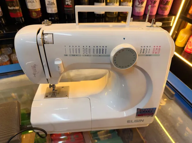 Máquina de costura doméstica Elgin JX4000
