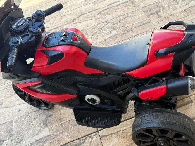 Moto elétrica infantil 