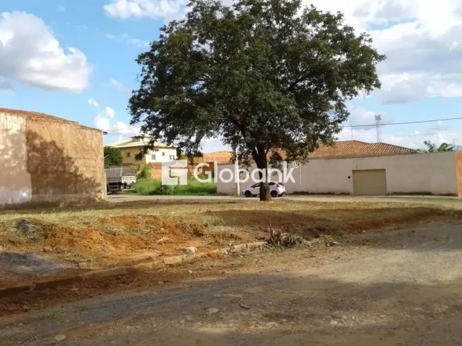 Lote a venda no bairro Canelas