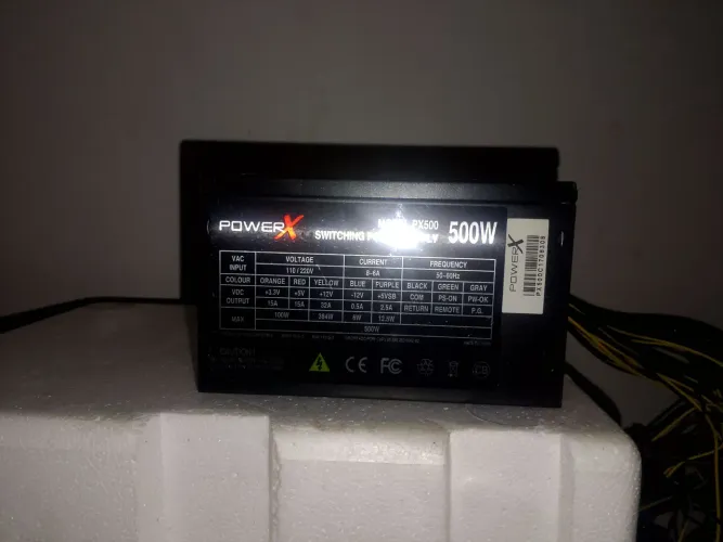 fonte de alimentação ATX modelo PowerX PX500 de 500W